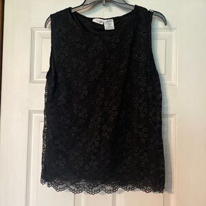 Extra large sleeveless shirt with lace